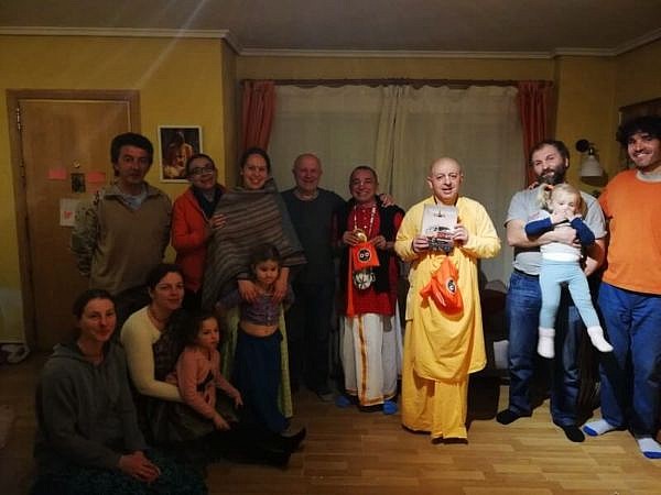 Ядунандана Свами, Мадридская община и Сангамани Бук